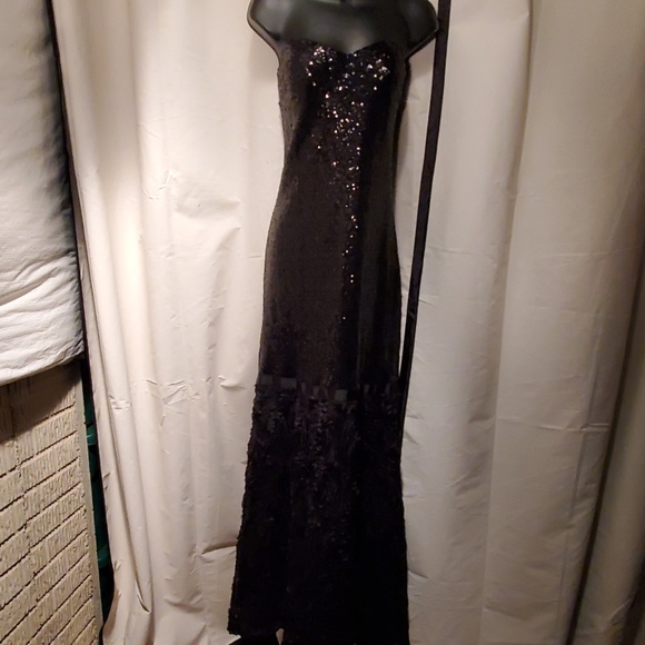 Naeem Khan Dresses & Skirts - Vintage looking Timeless kahn, Size 12,  strapless black sequin chiffon gown.